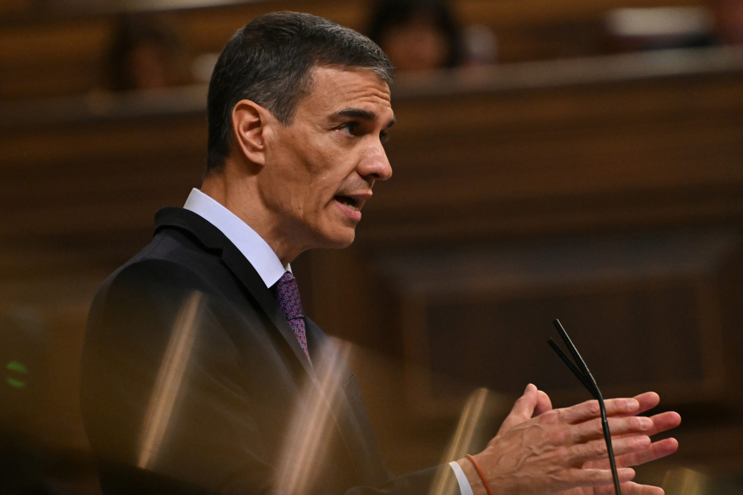 Spain's Prime Minister Pedro Sanchez addresses the chamber during a plenary session at the Spanish parliament in Madrid on July 9, 2025, on the corruption cases affecting the Spanish Socialist Party (PSOE). (Photo by JAVIER SORIANO / AFP)