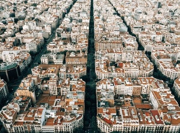Cap “nova” Ordenança de Convivència de Barcelona contempla prohibir “prendre la fresca”