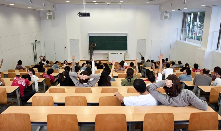 Classe universitat tallada