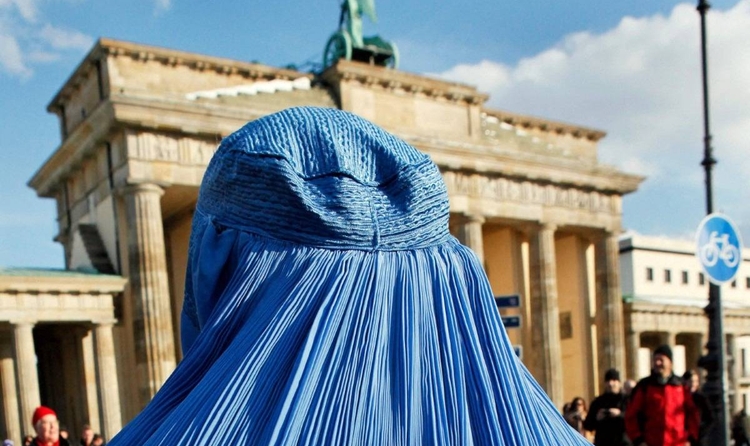 Dona amb burca a Berlín (DAVID GANNON / AFP)