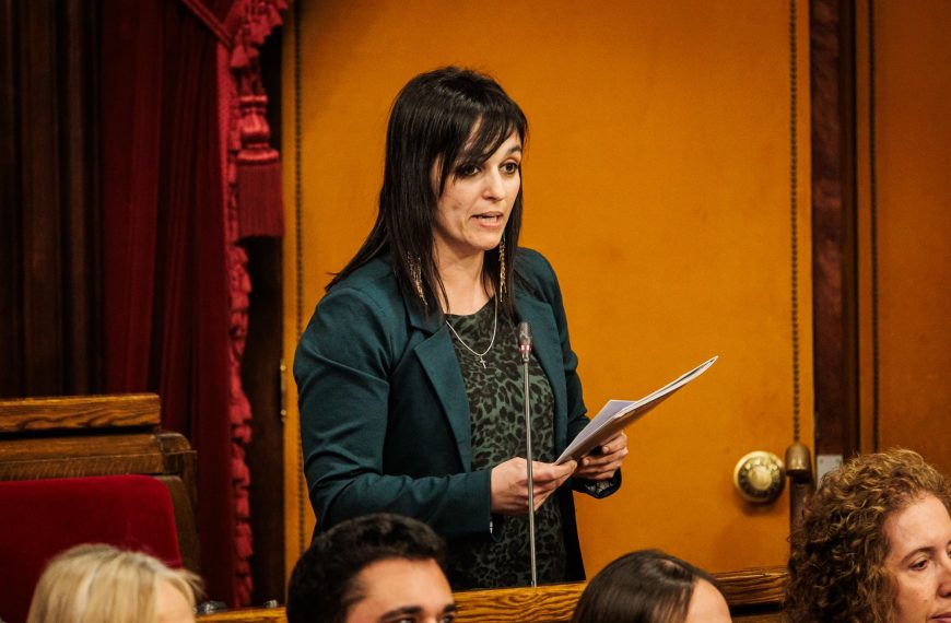 Sílvia Orriols al ple del 18 de març al Parlament de Catalunya. / Foto: Parlament (Sergi Ramos Ladevesa)