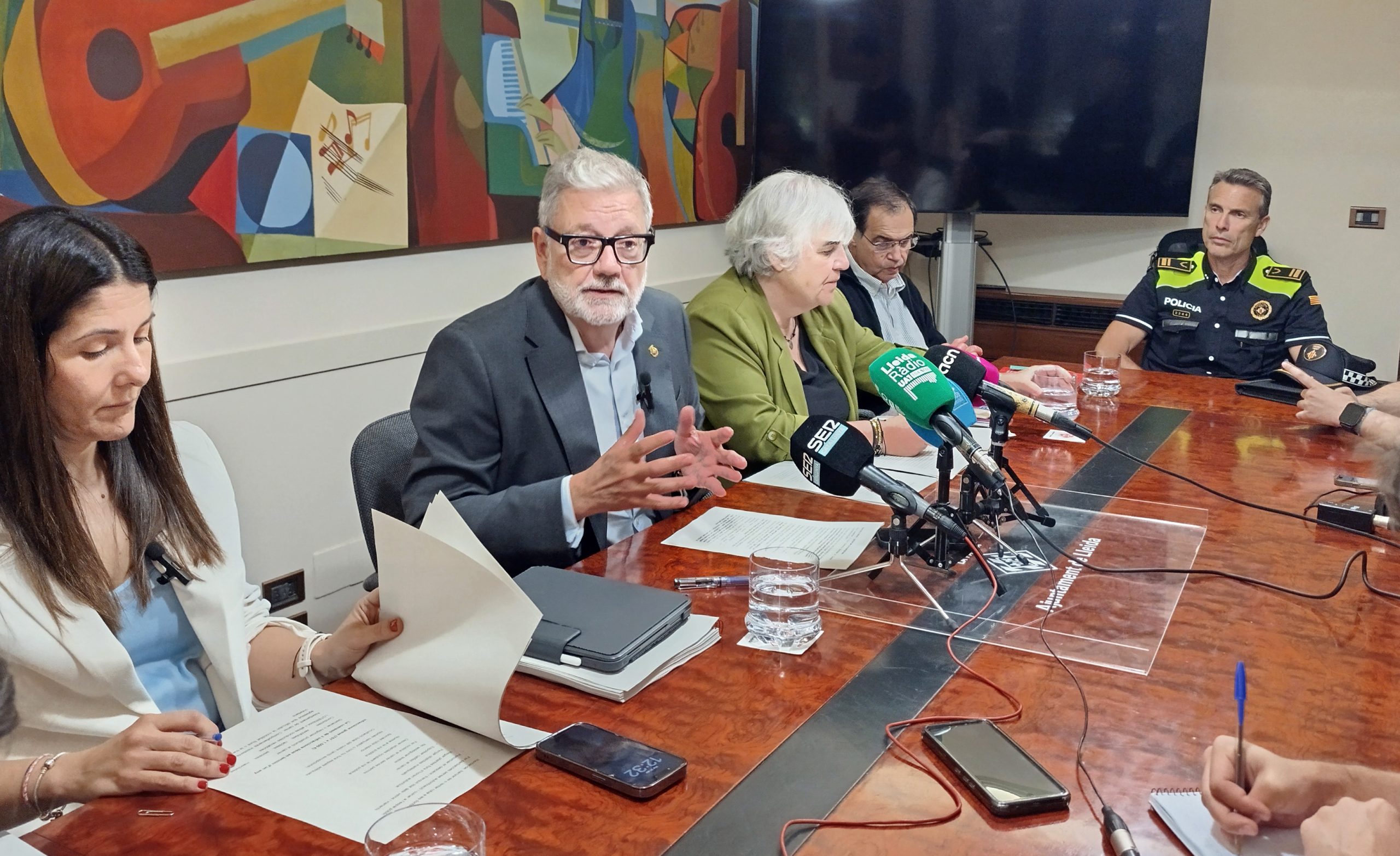 Fèlix Larrosa, alcalde de Lleida, en la reunión de la propuesta que podría afectar al burka.