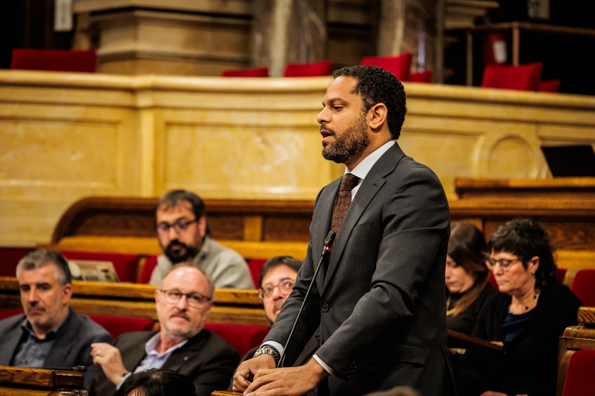 Ignacio Garriga intervé al ple del Parlament de Catalunya, a 15 d’abril de 2026. Font: Parlament (Sergi Ramos Ladevesa)