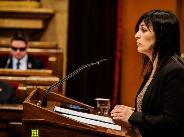 Els migrants en situació irregular no opten a més ajudes que les persones nascudes a Espanya, malgrat afirma Sílvia Orriols