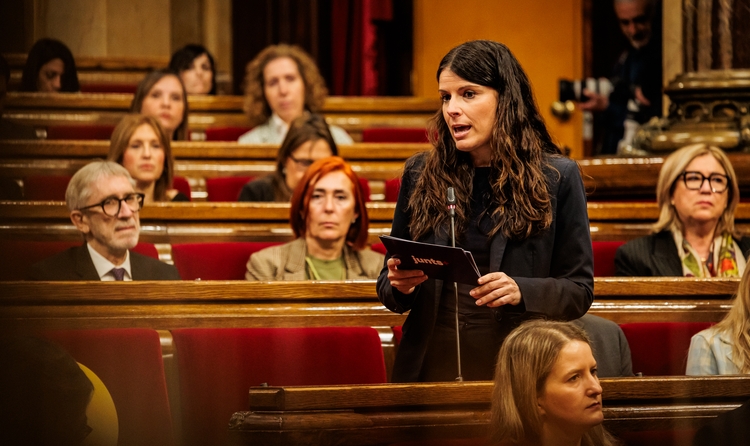 La llengua és el primer motiu de discriminació en una enquesta, però les denúncies més habituals són per racisme i LGTBI-fòbia