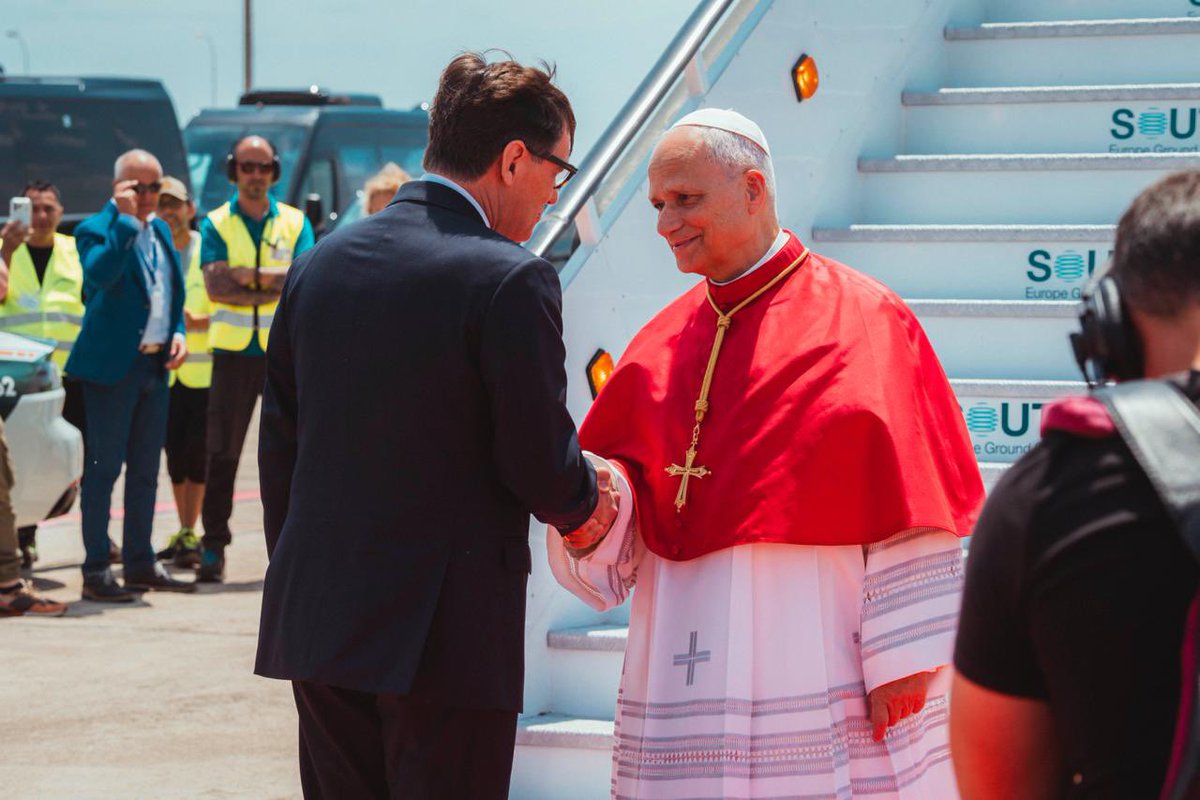 El President de Catalunya Salvador Illa rep el Papa Lleó XIV a Barcelona. Font: X / @salvadorilla
