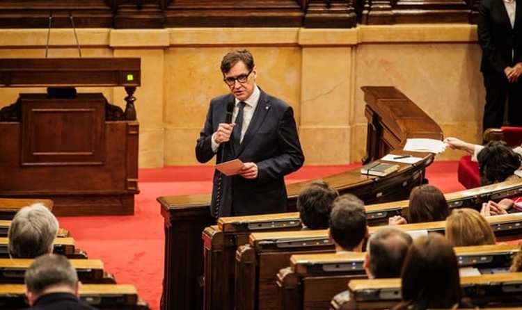 Salvador Illa al Parlament sobre les matrícules, el PIB i la despesa en educació. (Sergi Ramos Ladevesa)