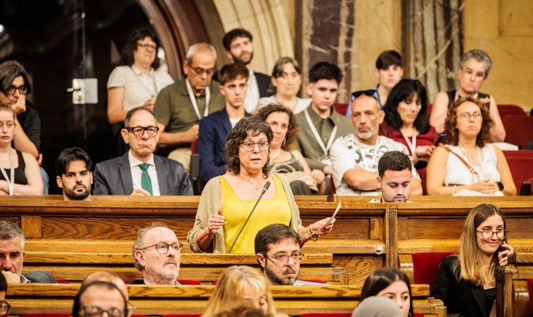 Pilar Castillejo (CUP) al Parlament parlant sobre la pobresa a Catalunya.